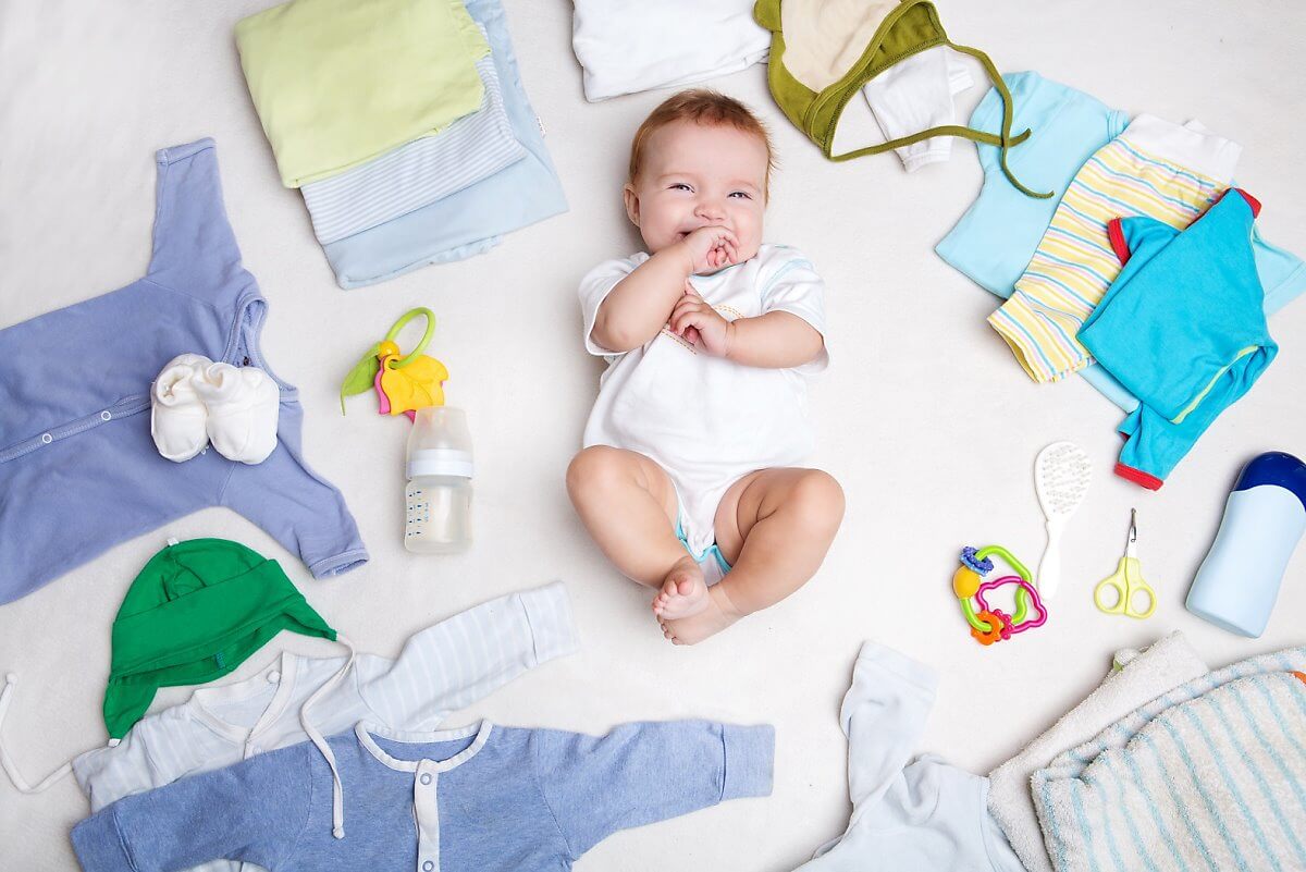 Các loại quần áo cho trẻ sơ sinh trong sáu tuần đầu tiên