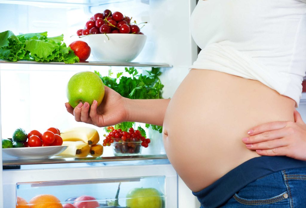 Chế độ dinh dưỡng trong thai kỳ ảnh hưởng đến cân nặng của con yêu
