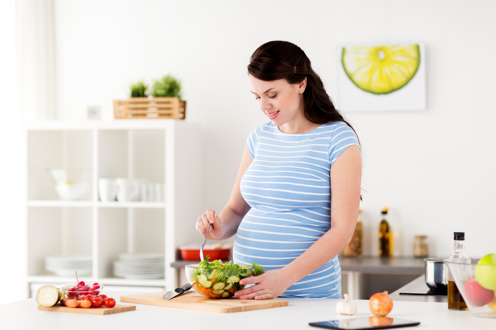 Tùy theo từng giai đoạn phát triển của con yêu mà mẹ bầu nên điều chỉnh chế độ dinh dưỡng sao cho phù hợp