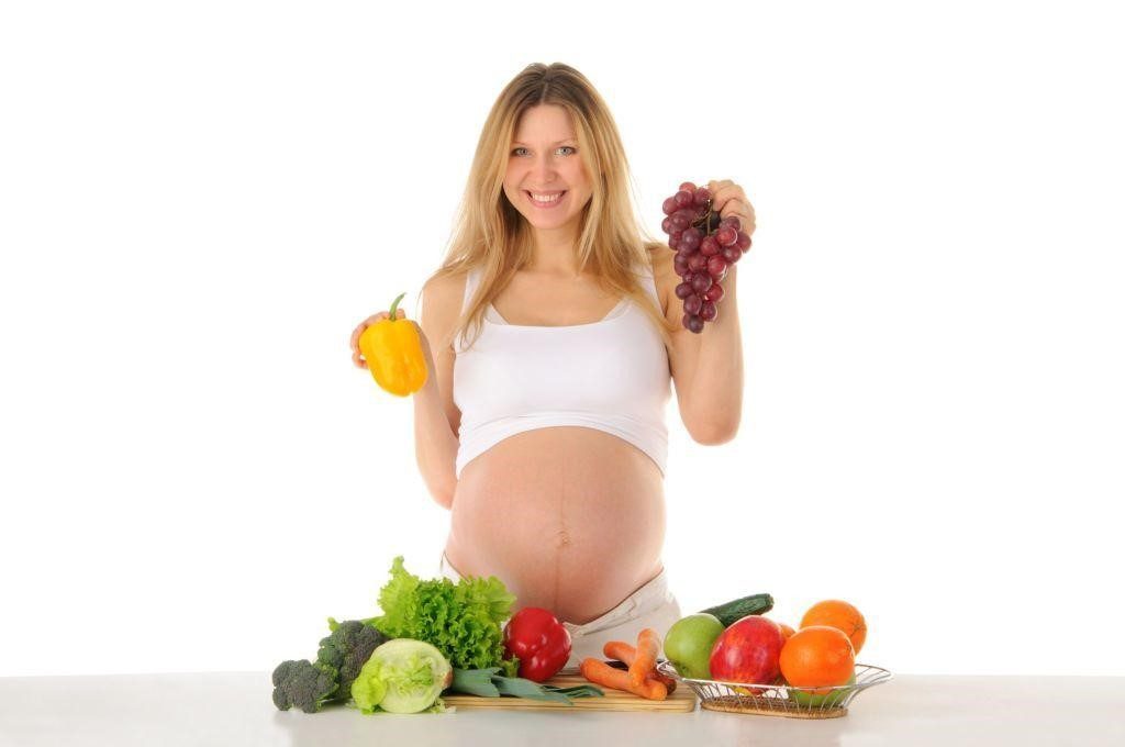 Mẹ bầu duy trì sức khỏe mẹ và con yêu bằng dinh dưỡng.