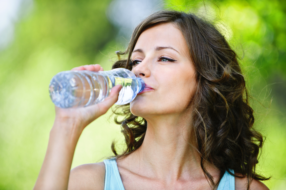 Uống nhiều nước có thể cho kết quả bút thử thai sai