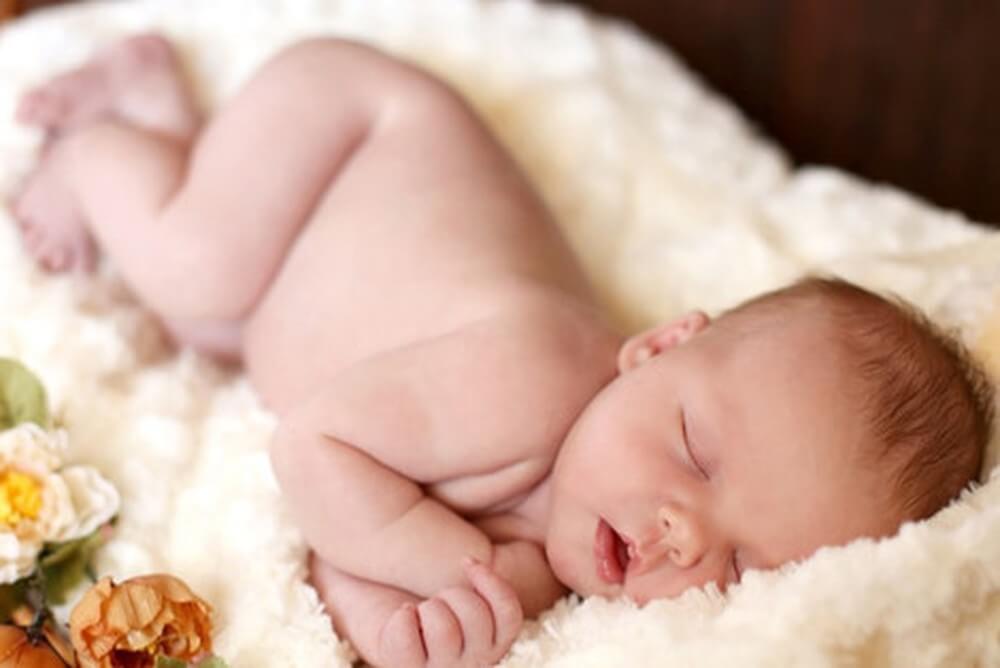 Trẻ sơ sinh ngủ nhiều bú ít