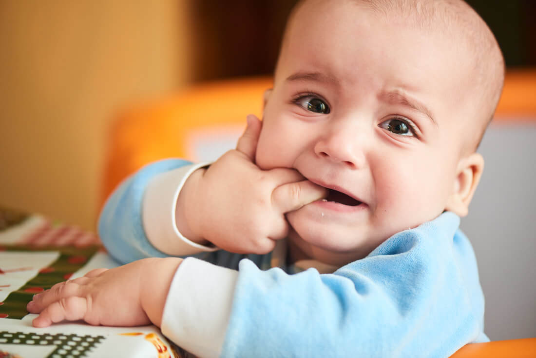 Tại sao KHÔNG sử dụng thuốc giảm đau chứa Benzocaine khi bé mọc răng?