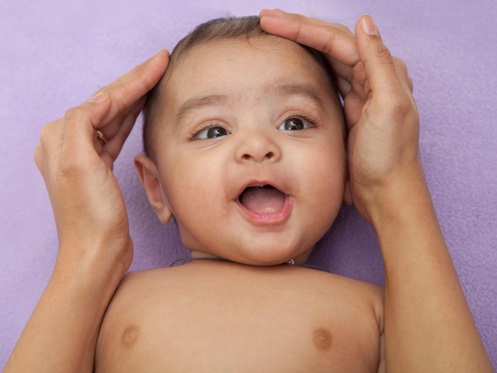 Những câu hỏi thường gặp khi massage cho bé sơ sinh