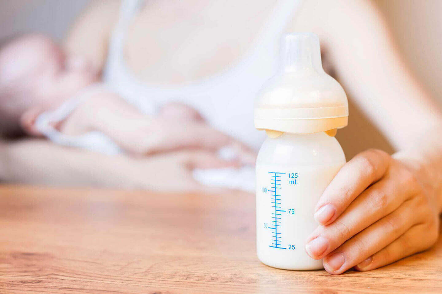 Thời gian trẻ tiêu hóa sữa mẹ và sữa công thức khác nhau