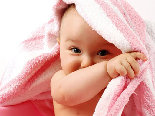Xúc giác của trẻ sơ sinh phát triển rất sớm