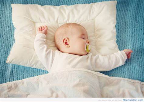 5 bước để điều chỉnh sự lẫn lộn ngày đêm của trẻ sơ sinh