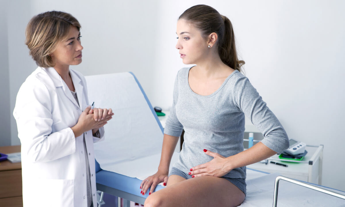 Bác sĩ thảo luận cách xử lý vấn đề thai chết lưu