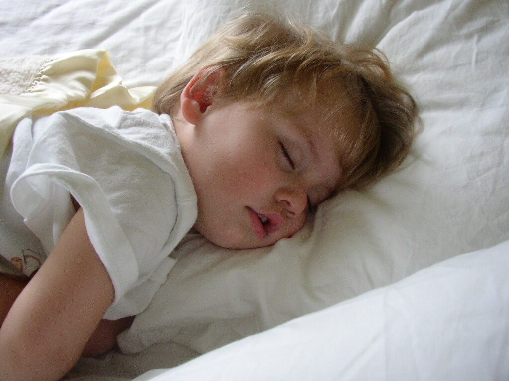 Thói quen nghiến răng khi ngủ ở trẻ
