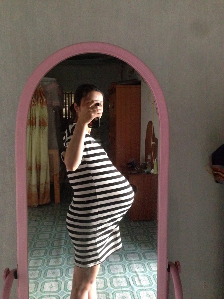 Hình ảnh mẹ Trần Thị Thủy khi mang bầu song thai