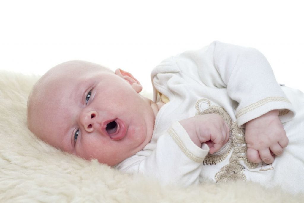 Hiện tượng trẻ sơ sinh thở khò khè và ho là rất phổ biến