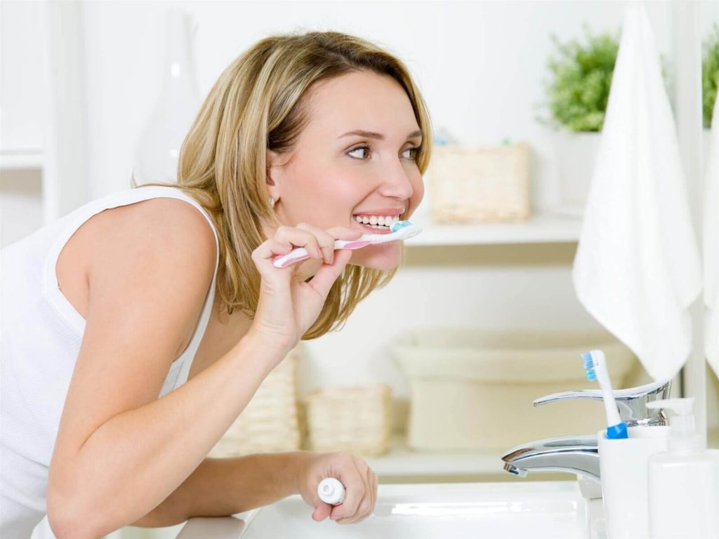 Mẹ bầu nên chăm sóc răng miệng cẩn thân