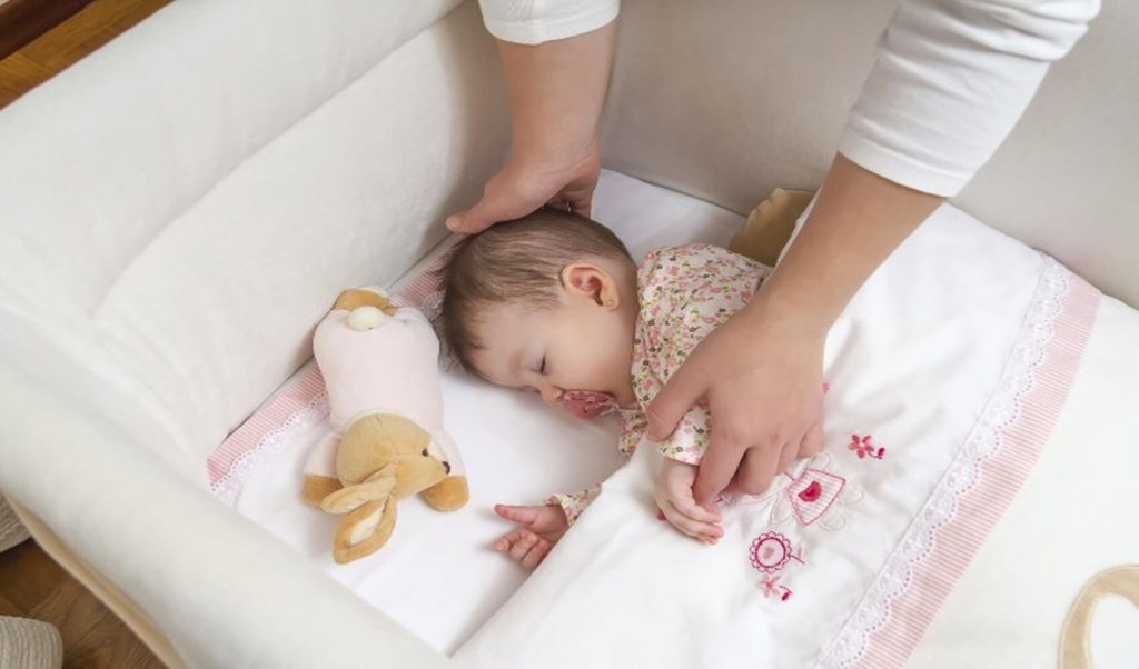 chế độ ăn ngủ của trẻ sơ sinh