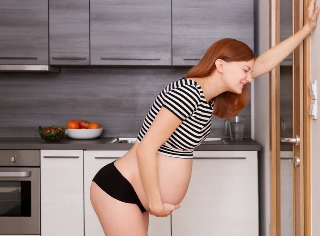 Mẹ bầu bị đau bụng dưới là biểu hiện của bệnh nhiễm trùng đường tiết niệu