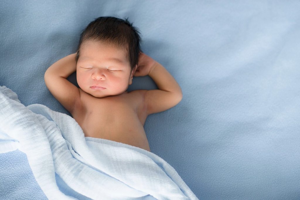 Trẻ 7 tuần tuổi ngủ bao nhiêu là đủ?