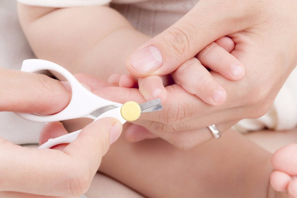 Thời điểm thích hợp để cắt móng tay cho bé sơ sinh là gì nào