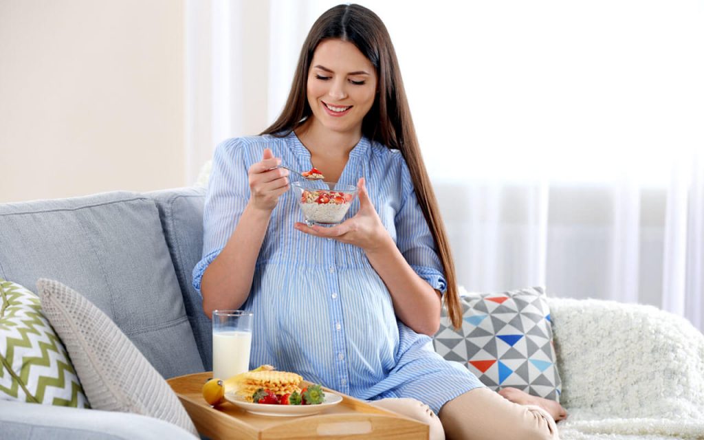 Chế độ dinh dưỡng phù hợp giúp mẹ bầu hạn chế tình trạng tăng huyết áp