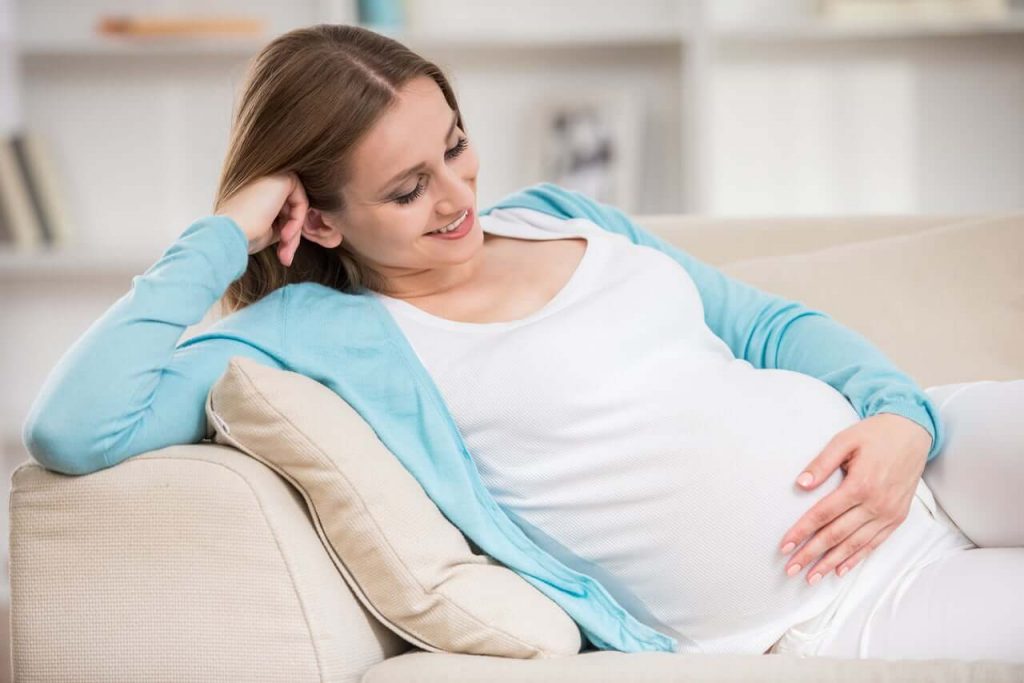 mẹ bầu nên vui vẻ, giữ tâm trạng thoải mái khi mang thai để thai nhi phát triển toàn diện