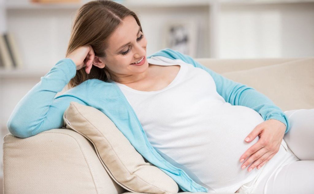 Mẹ cần có chế độ nghỉ ngơi khi mang thai phù hợp