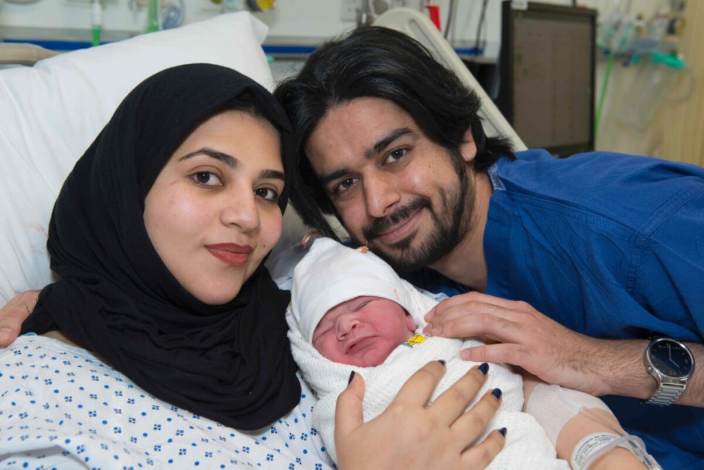 Moaza al-Matrooshi cùng chồng, Ahmed chào đón con trai vào năm 2016